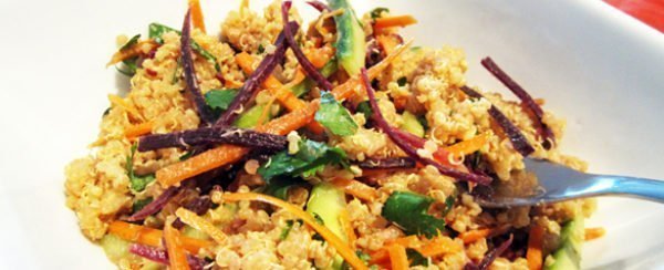 Quinoa vegana para não colocar defeito! Quinoa com vegetais